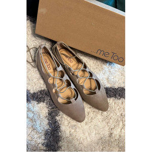 Womens 7.5 Amber lace up flats